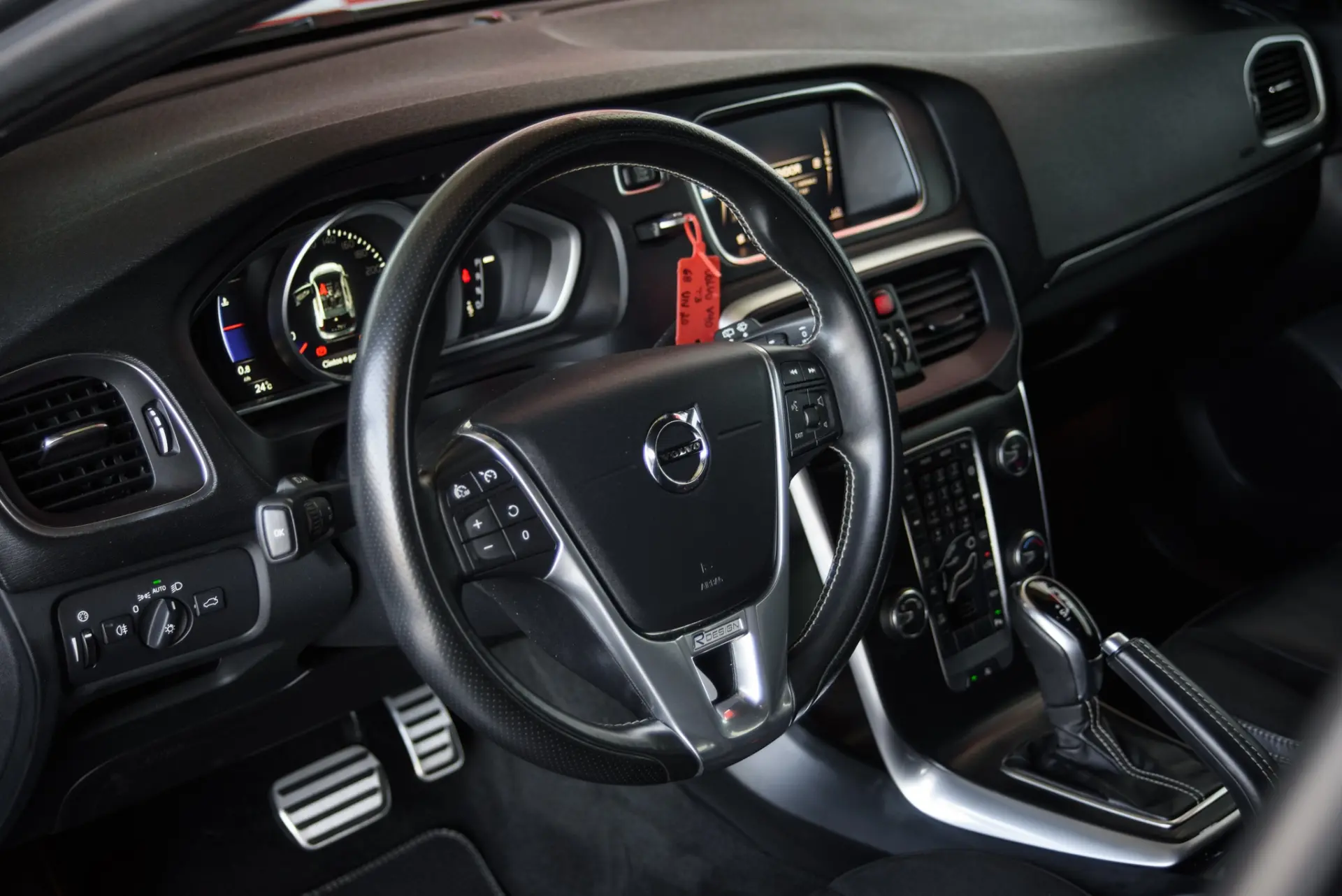 Volvo V40 1.5 T3 Sport Edition R Geartronic 23