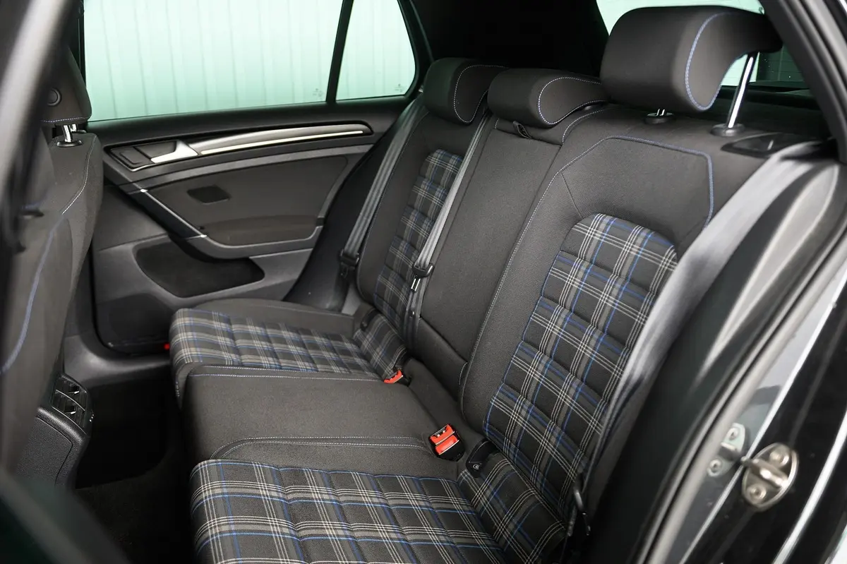 Volkswagen Golf 1.4 GTE Plug-in-Hybrid DSG 25