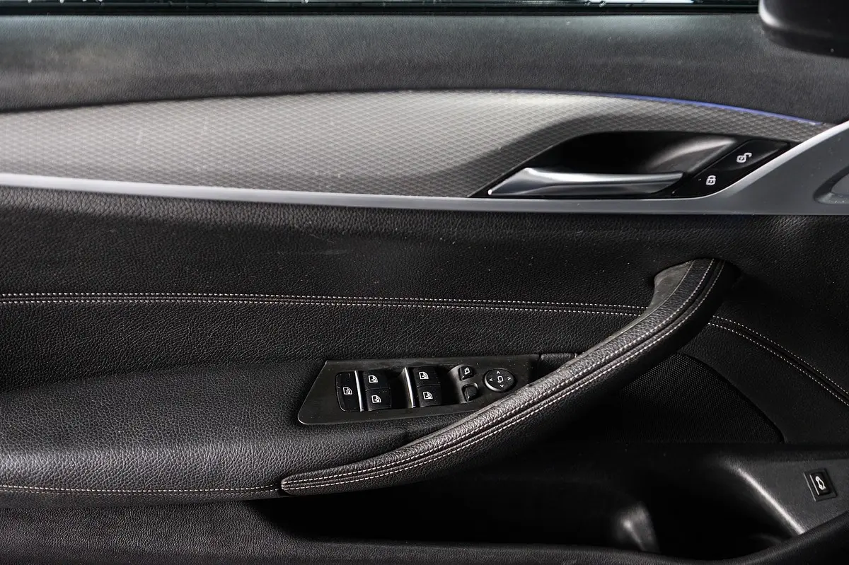 BMW 530 e iPerformance Pack M 22