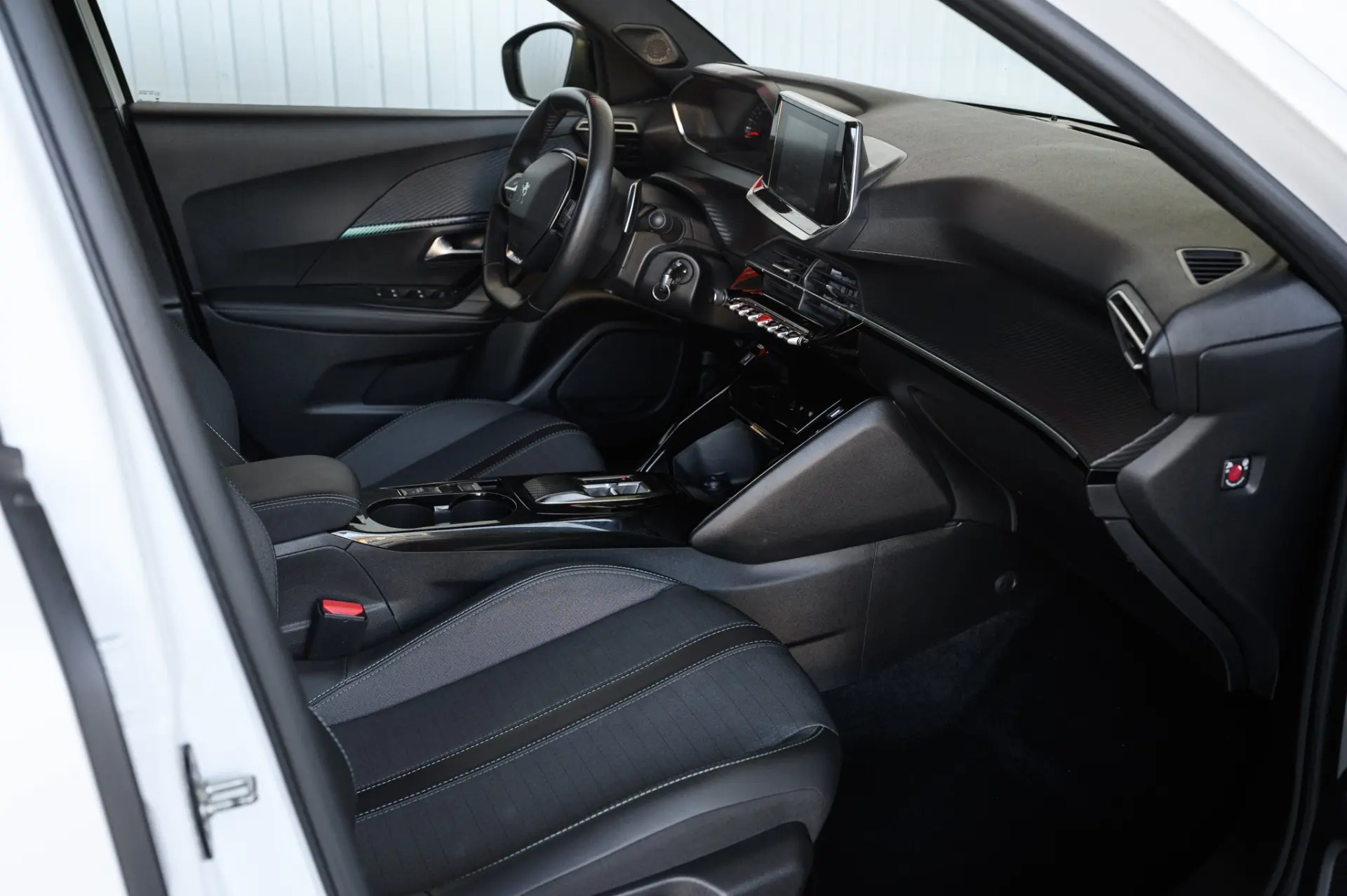 Peugeot 2008 1.2 PureTech Allure EAT8 51