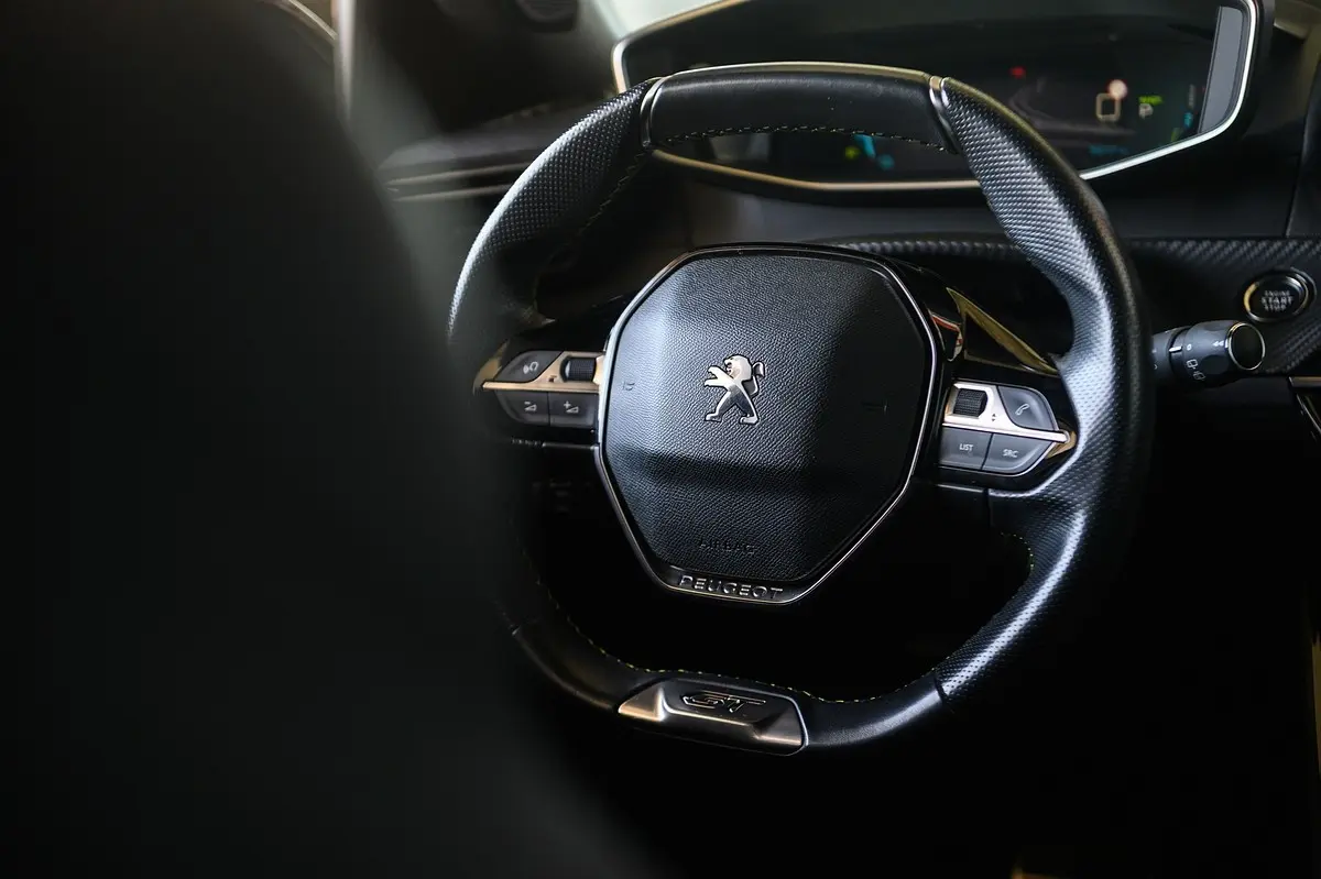 Peugeot e-2008 50 kWh GT Pack 55