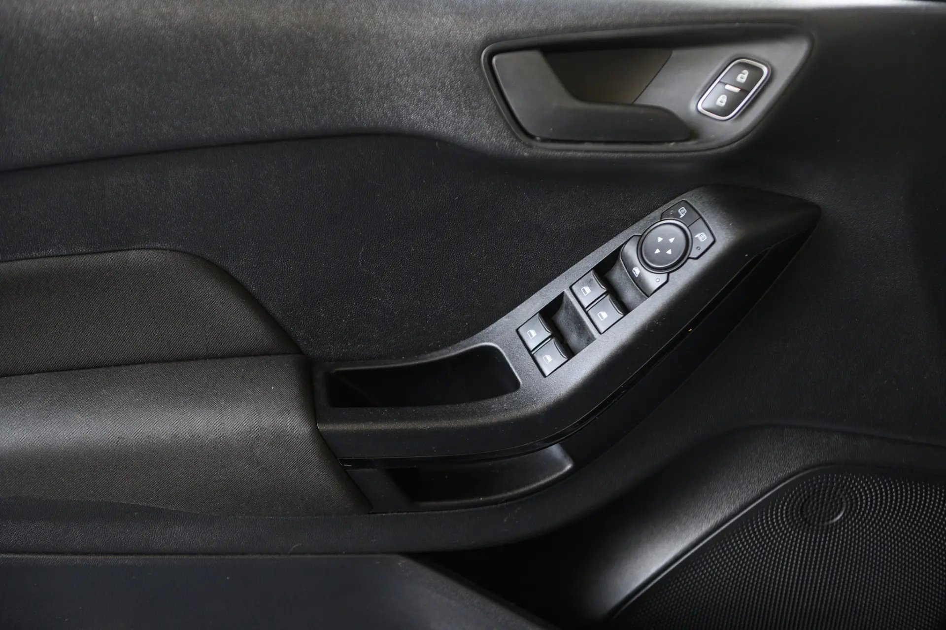 Ford Fiesta 1.0 EcoBoost Trend Connected 28