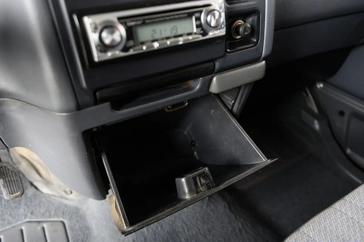 Toyota HiAce 2.4 D LXH12LG 29