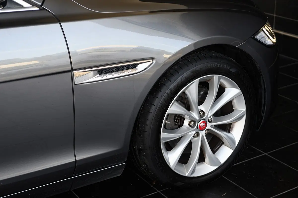 Jaguar XF 2.0 D R-Sport Aut. 13