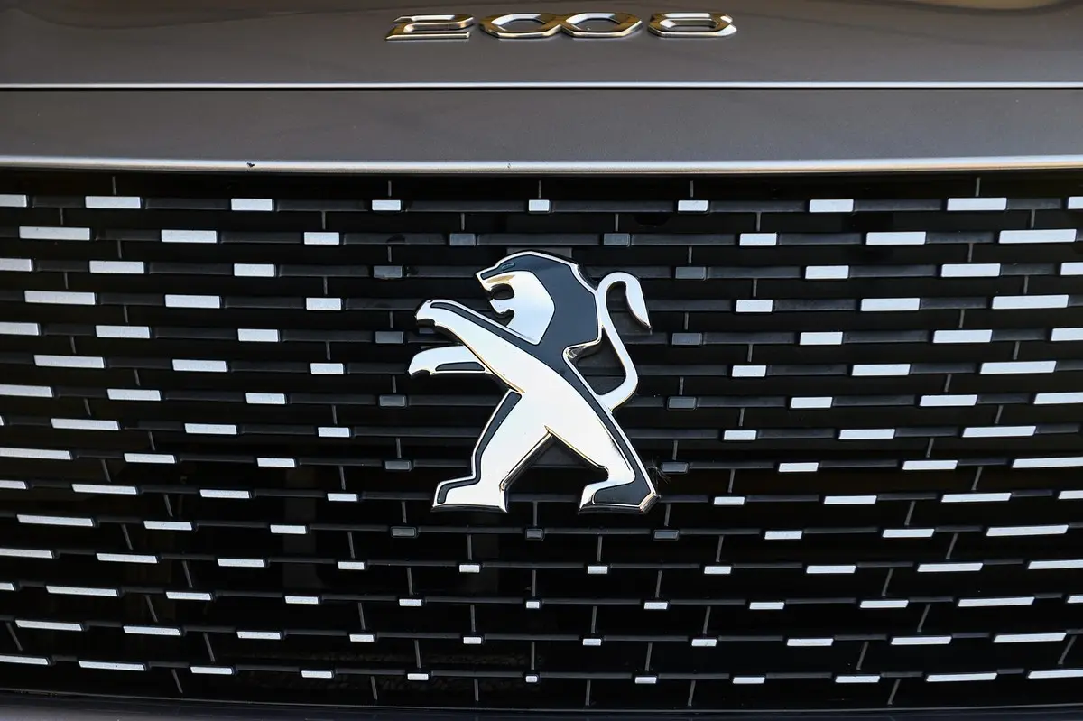 Peugeot e-2008 50 kWh GT Pack 12