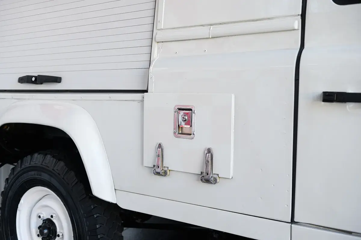 Land Rover Defender 90 SW 2.5 Td5 E 22