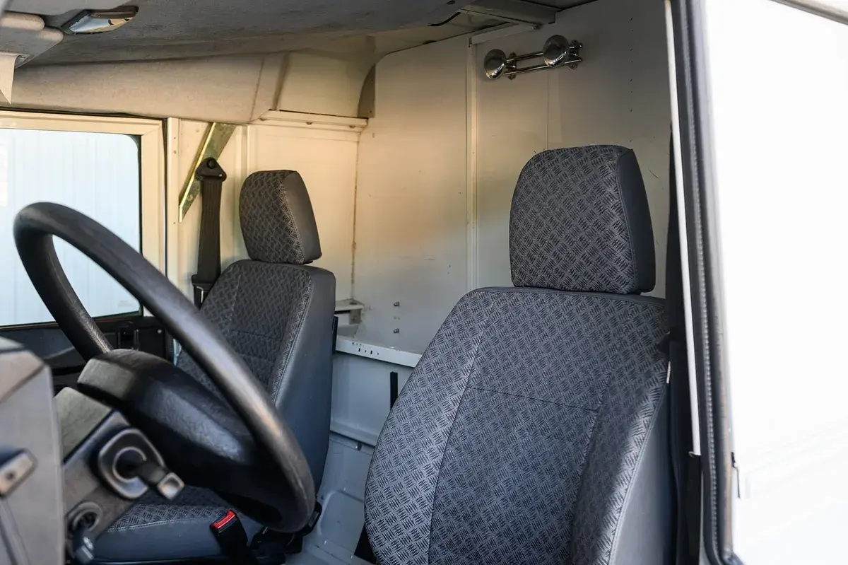 Land Rover Defender 90 SW 2.5 Td5 E 32