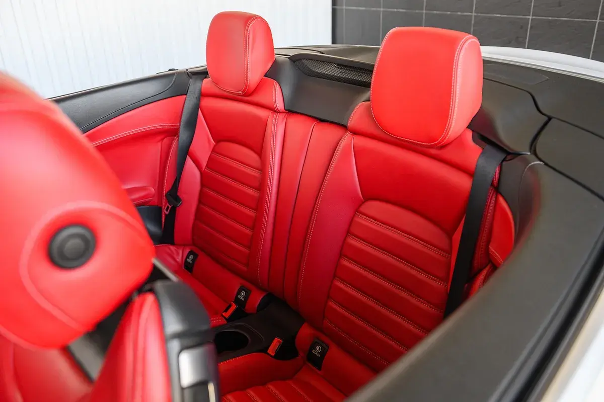 Mercedes-Benz C 220 d Coupe 4Matic 9G-TRONIC AMG Line 33