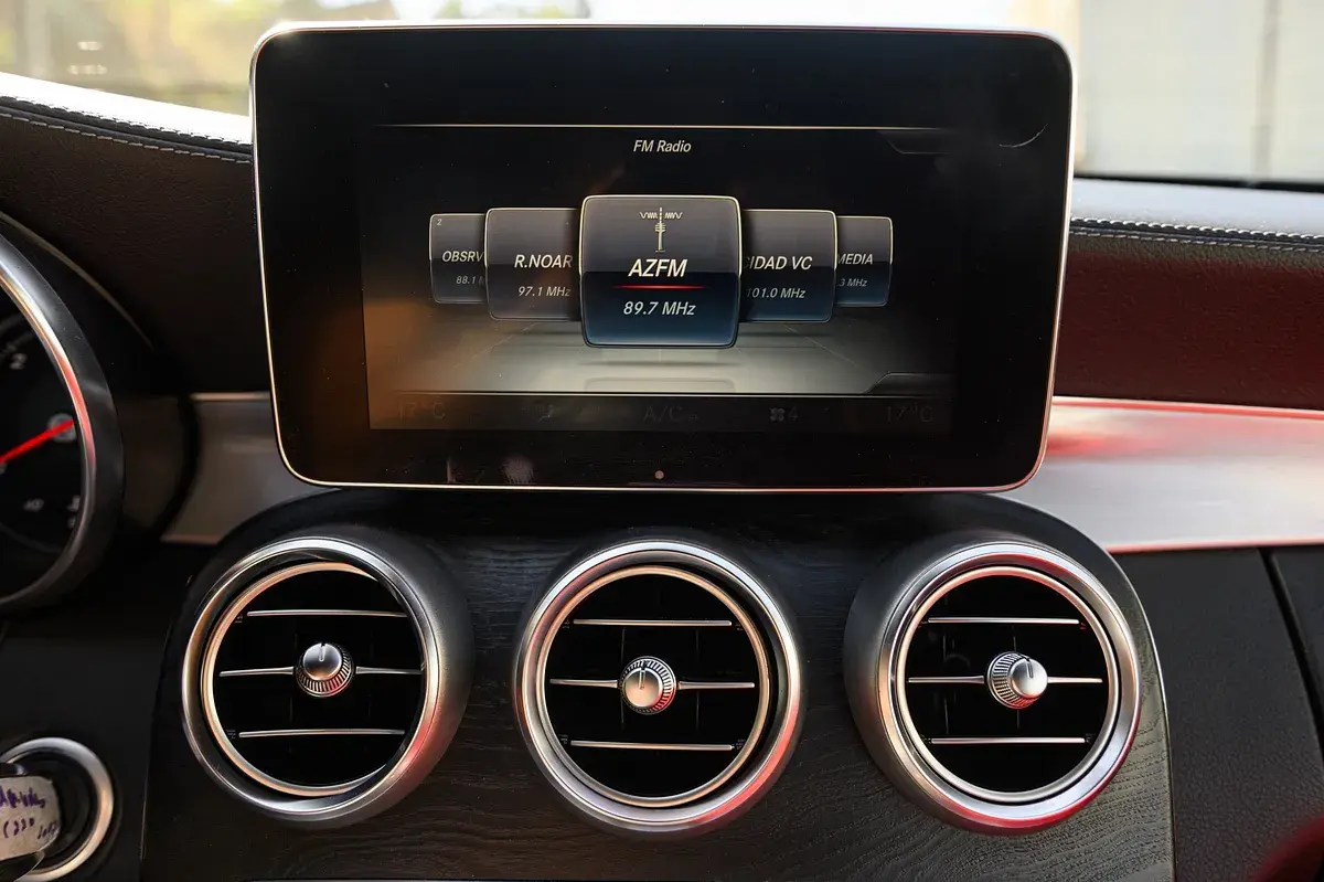 Mercedes-Benz C 220 d Coupe 4Matic 9G-TRONIC AMG Line 51