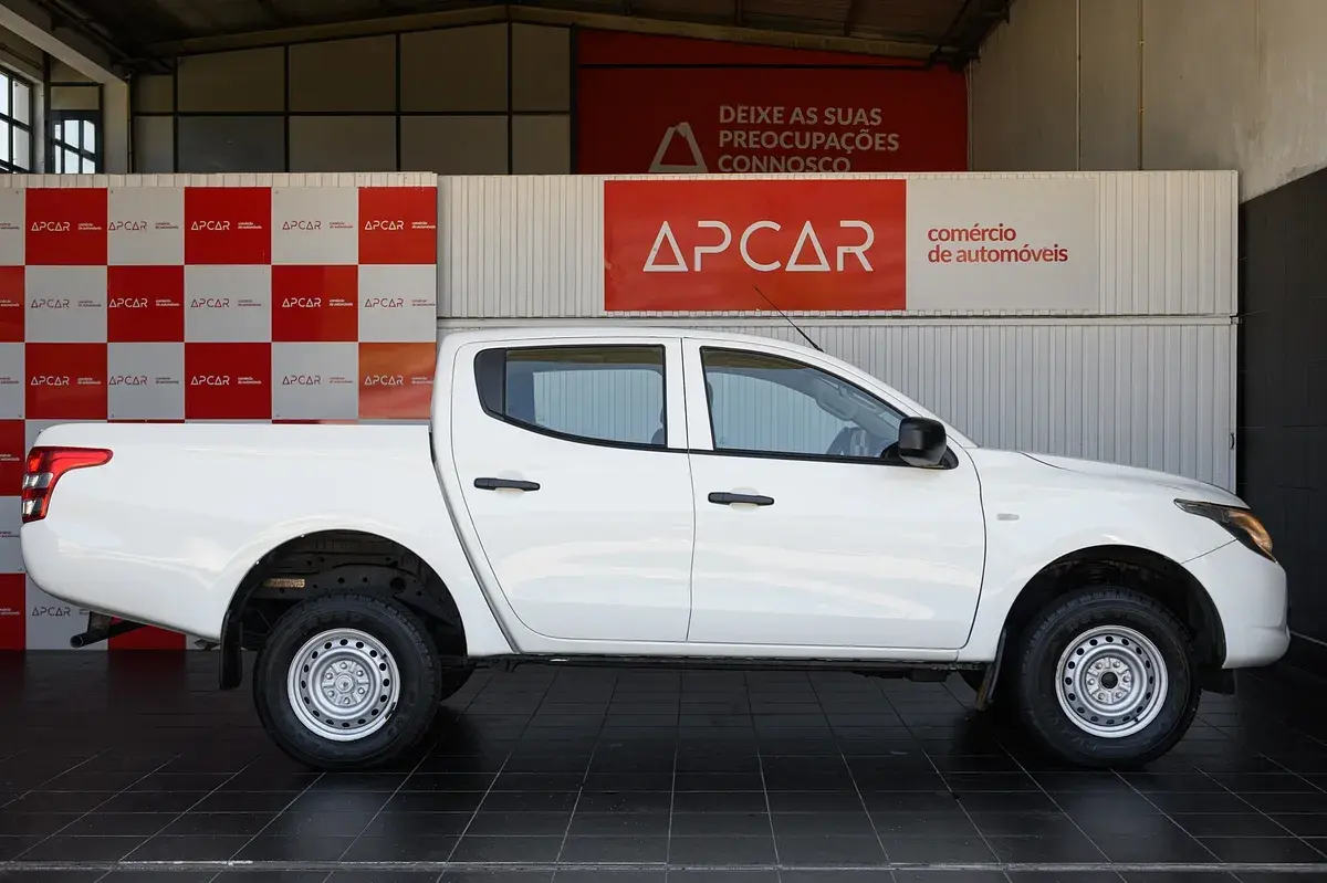 Mitsubishi L200 2.4 DI-D CD Invite 4WD 2