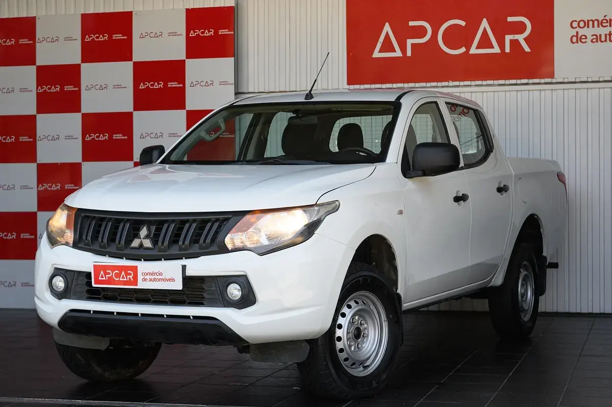 Mitsubishi L200 2.4 DI-D CD Invite 4WD 7