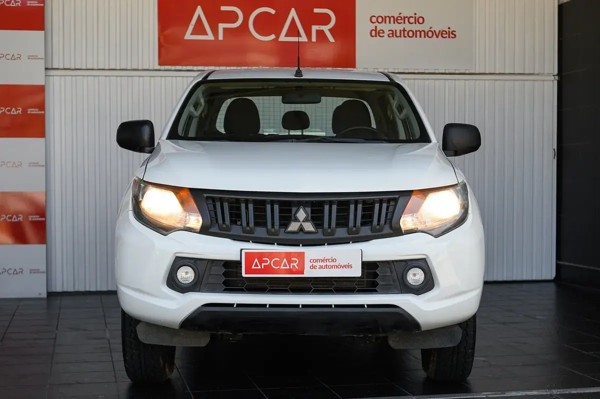 Mitsubishi L200 2.4 DI-D CD Invite 4WD 8