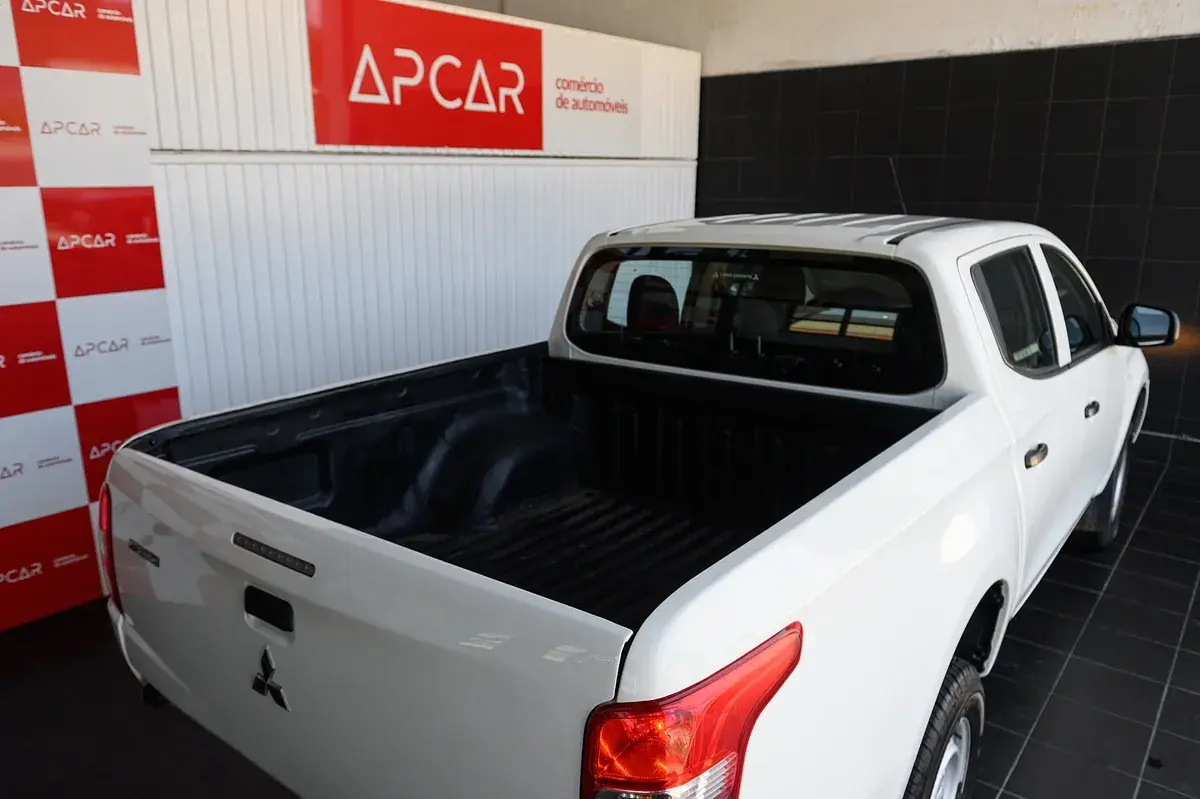 Mitsubishi L200 2.4 DI-D CD Invite 4WD 12