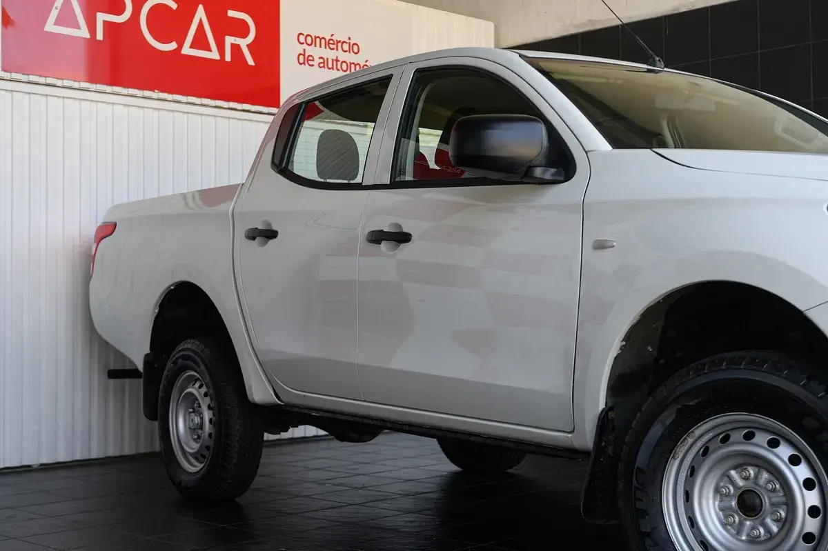 Mitsubishi L200 2.4 DI-D CD Invite 4WD 14