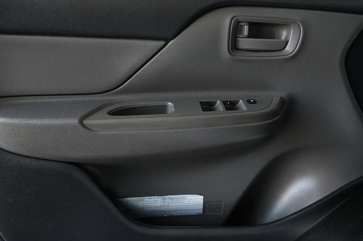 Mitsubishi L200 2.4 DI-D CD Invite 4WD 19