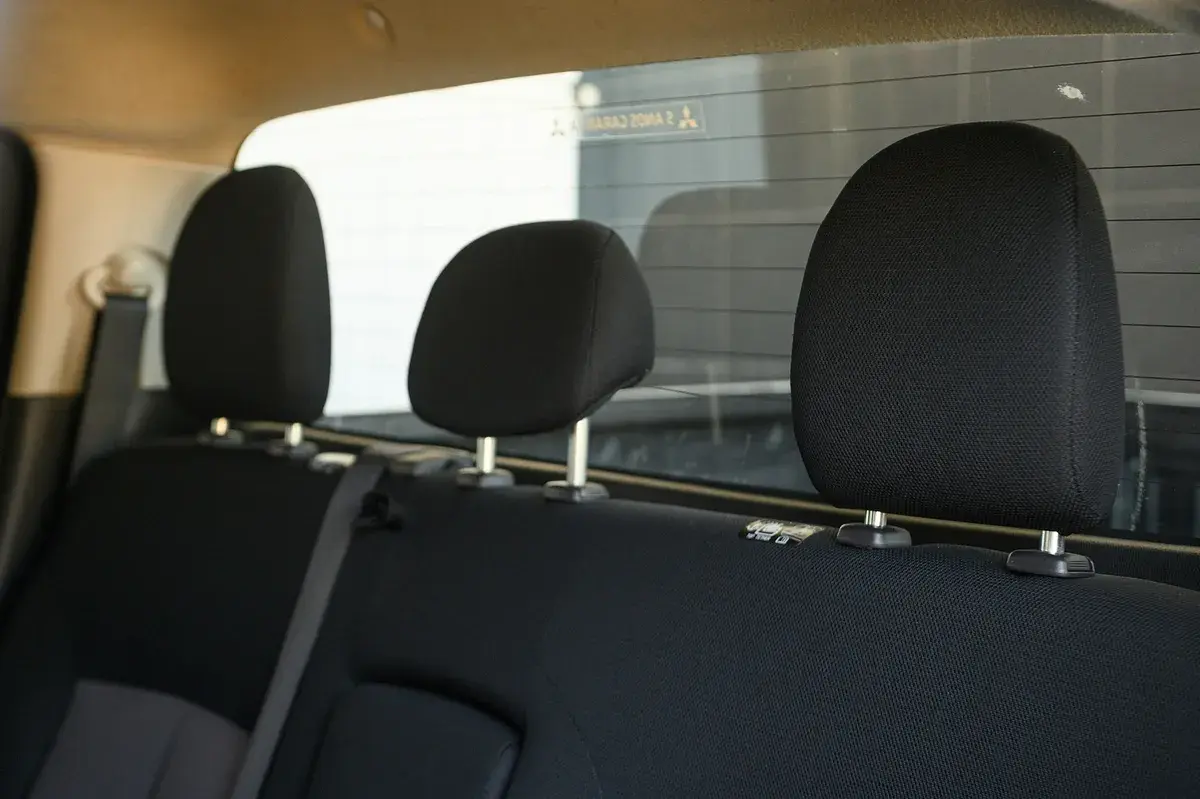 Mitsubishi L200 2.4 DI-D CD Invite 4WD 24