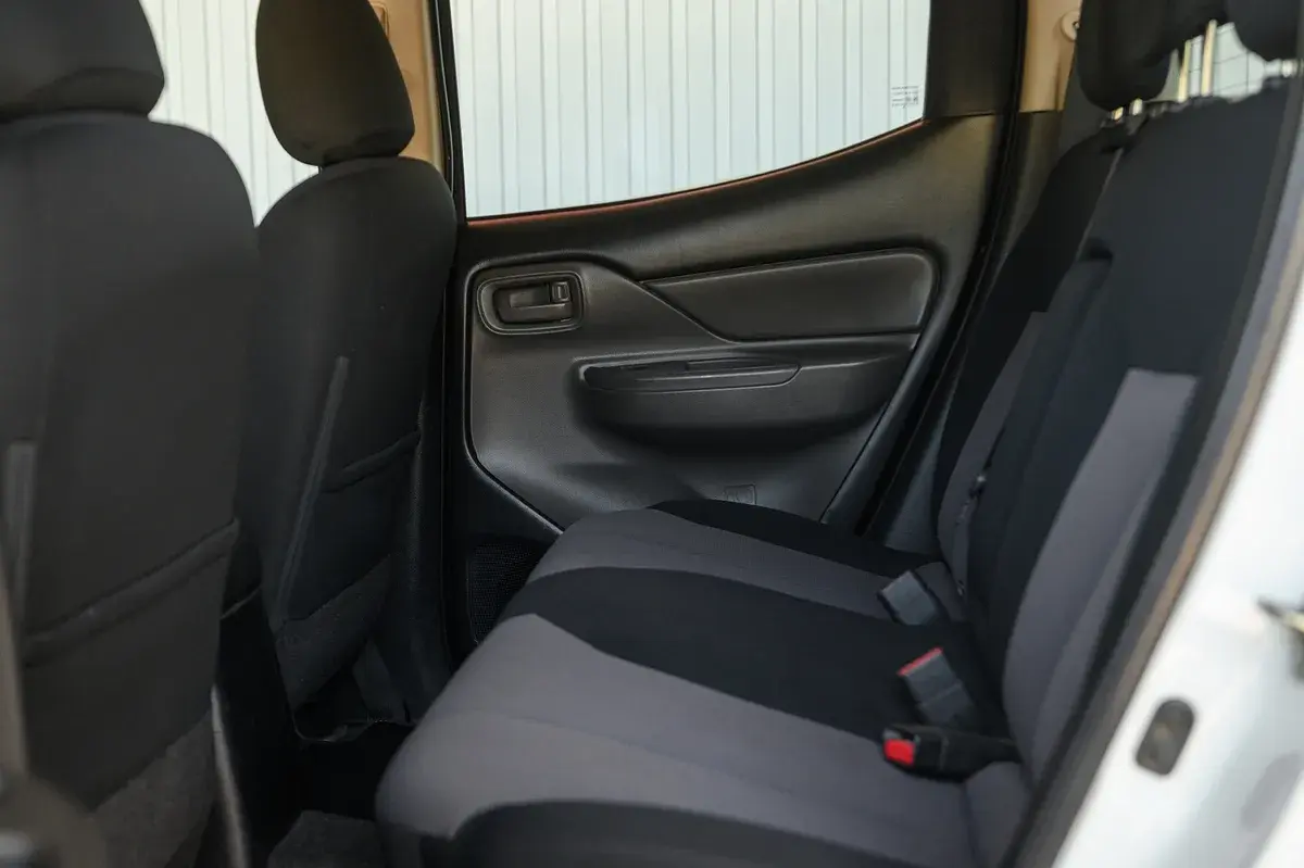 Mitsubishi L200 2.4 DI-D CD Invite 4WD 27