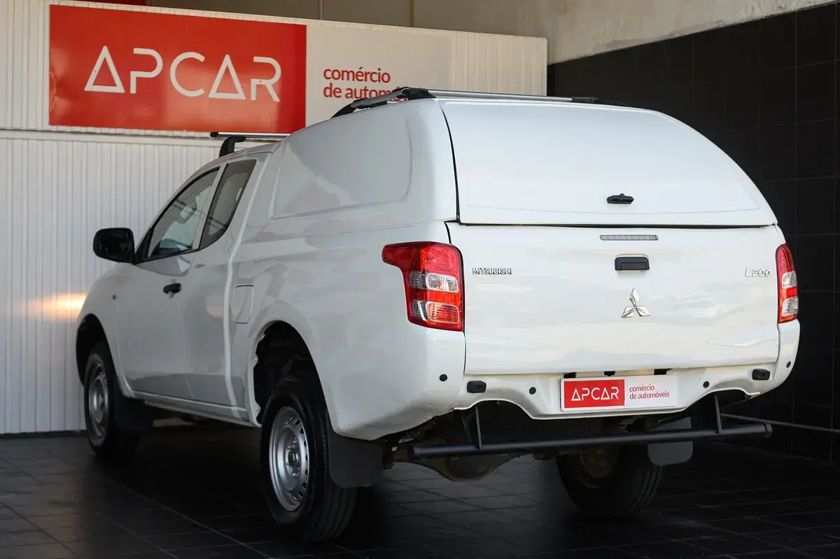 Mitsubishi L200 2.4 DI-D CD Invite Space Cab 3L 4WD 5