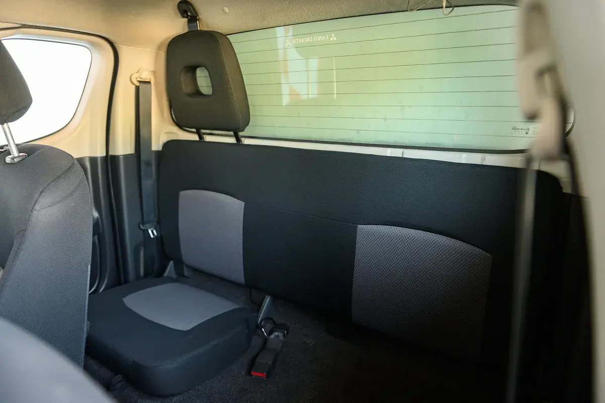 Mitsubishi L200 2.4 DI-D CD Invite Space Cab 3L 4WD 17