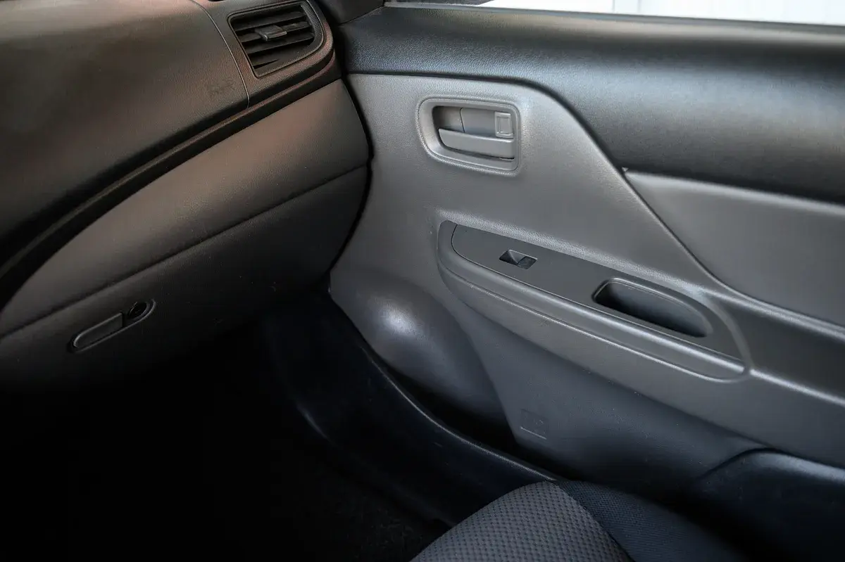 Mitsubishi L200 2.4 DI-D CD Invite Space Cab 3L 4WD 18