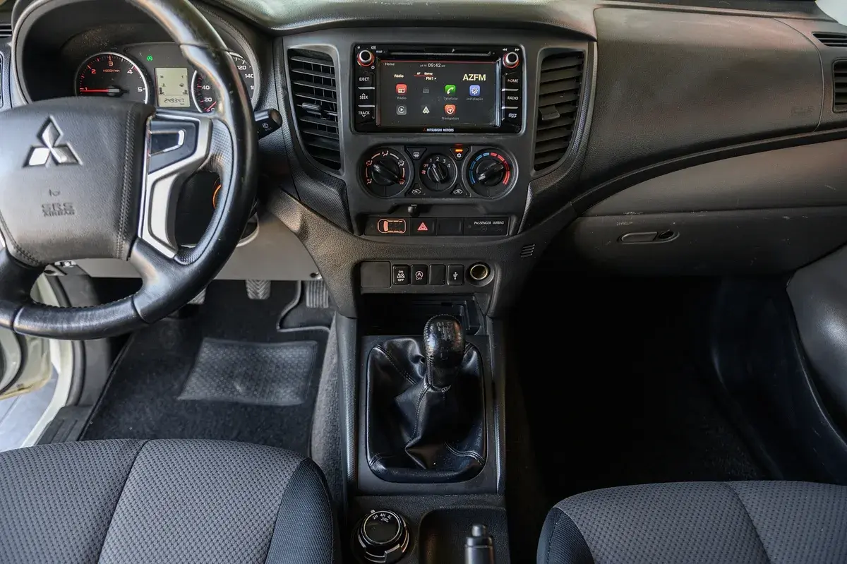 Mitsubishi L200 2.4 DI-D CD Invite Space Cab 3L 4WD 21