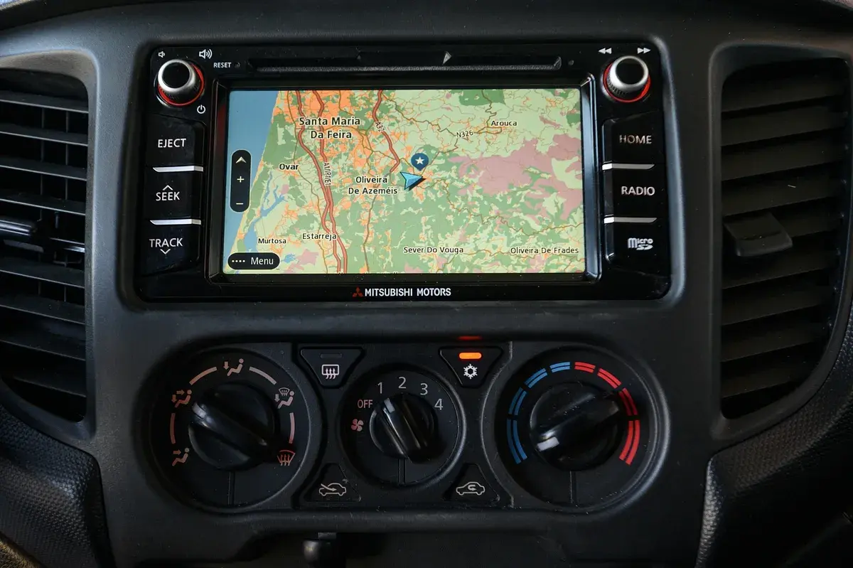 Mitsubishi L200 2.4 DI-D CD Invite Space Cab 3L 4WD 24