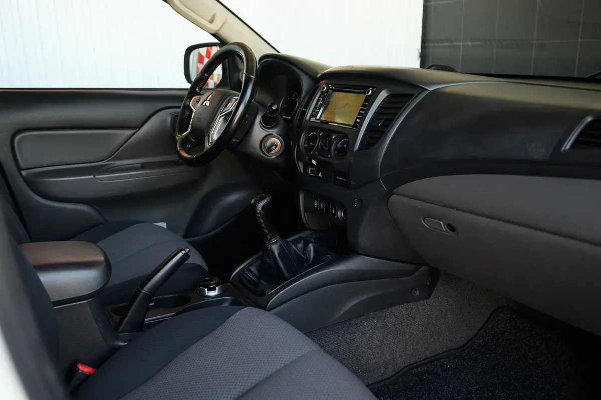 Mitsubishi L200 2.4 DI-D CD Invite Space Cab 3L 4WD 25