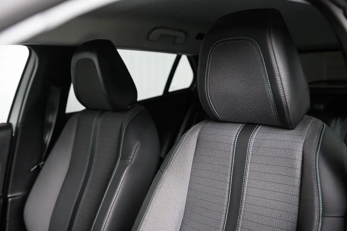 Peugeot e-2008 50 kWh Allure Pack 29