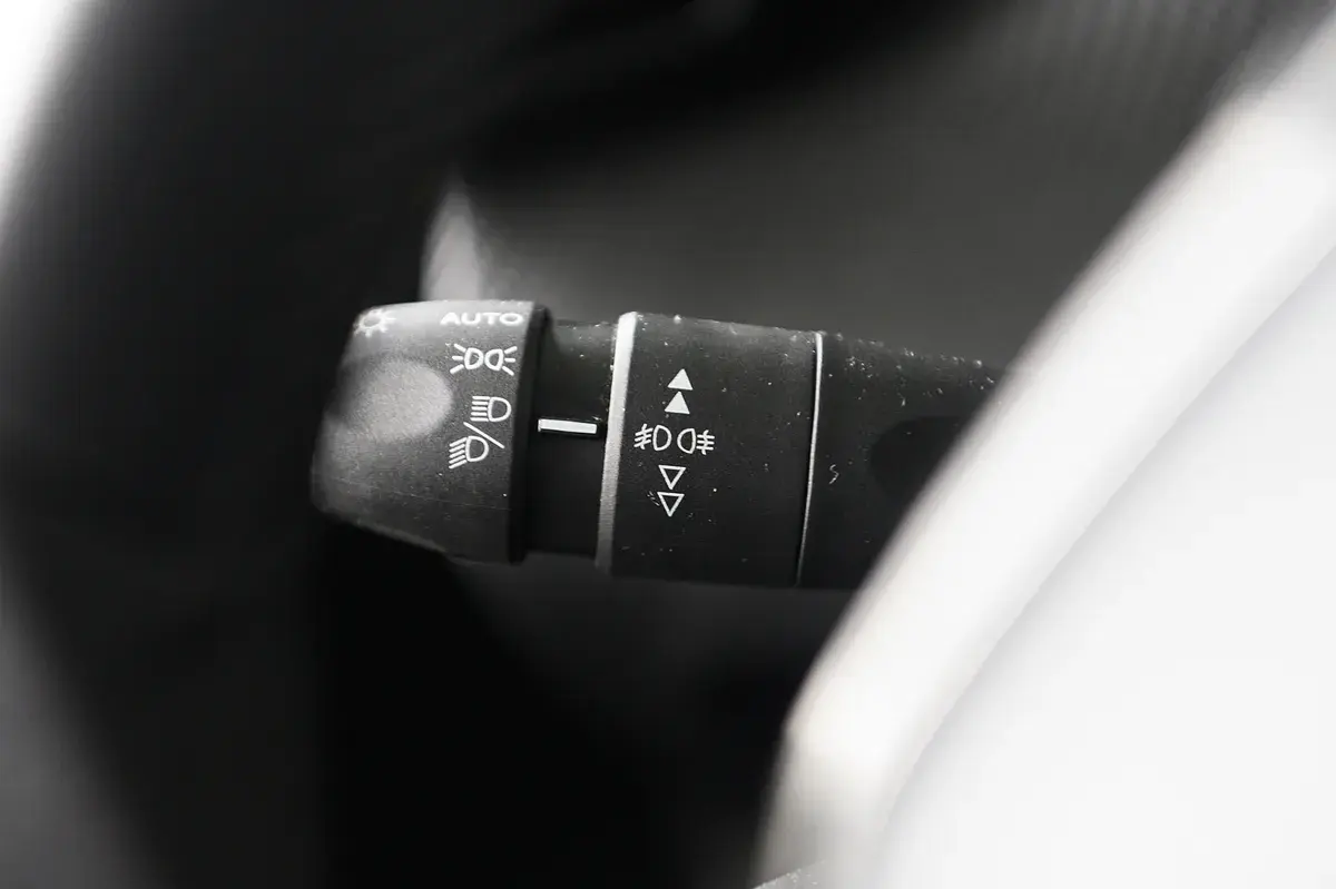 Peugeot e-2008 50 kWh Allure Pack 37