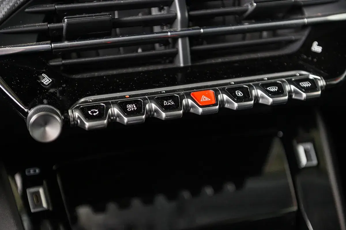 Peugeot e-2008 50 kWh Allure Pack 40