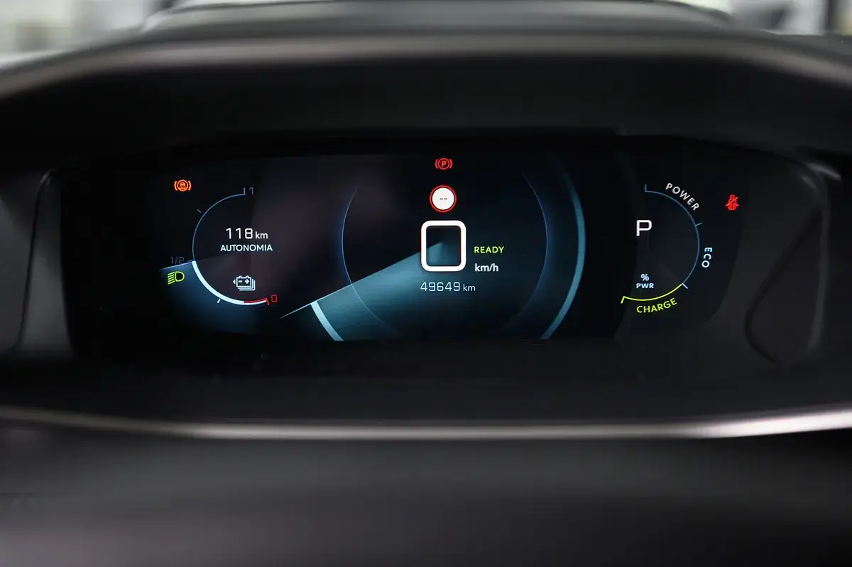 Peugeot e-2008 50 kWh Allure Pack 44