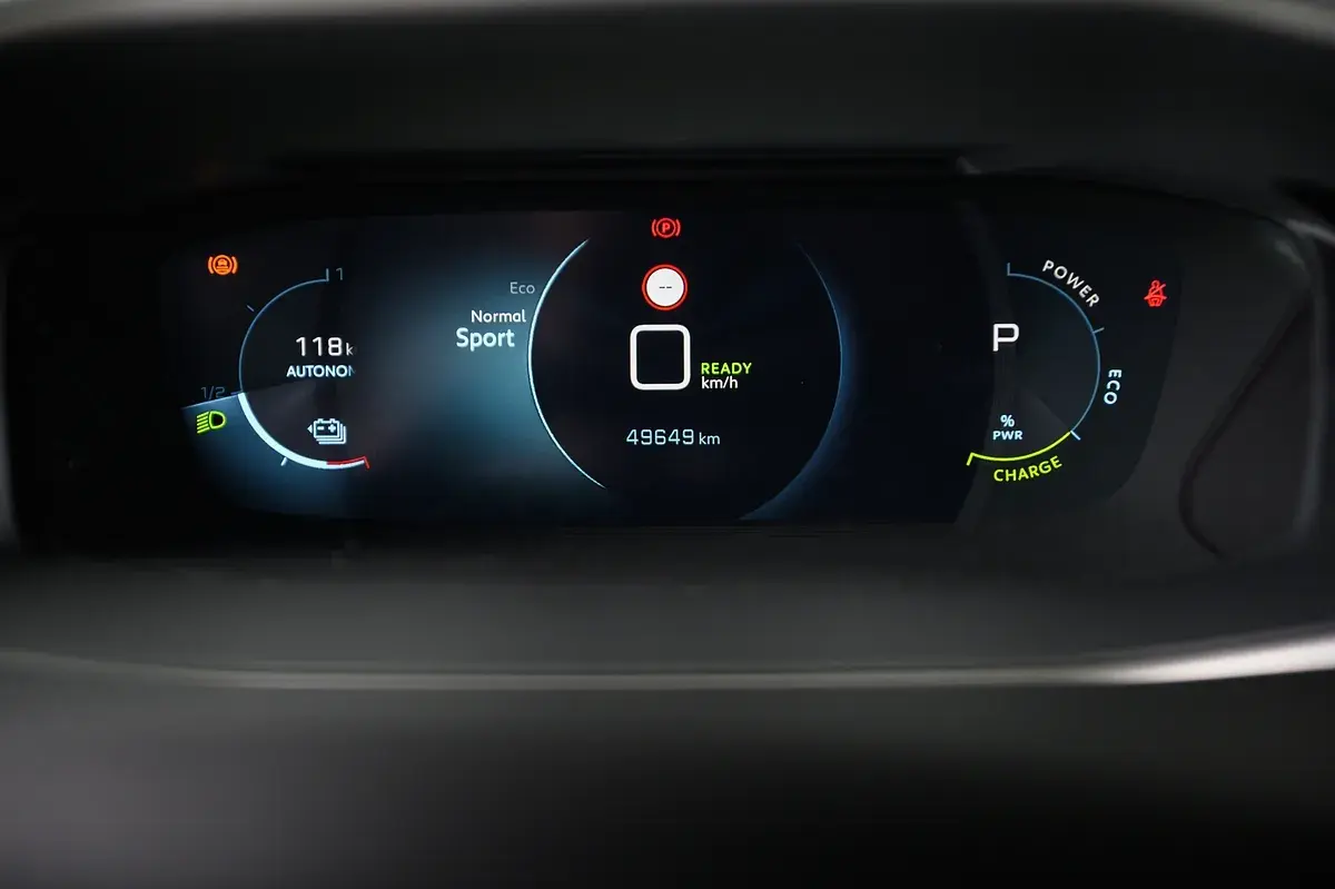 Peugeot e-2008 50 kWh Allure Pack 47