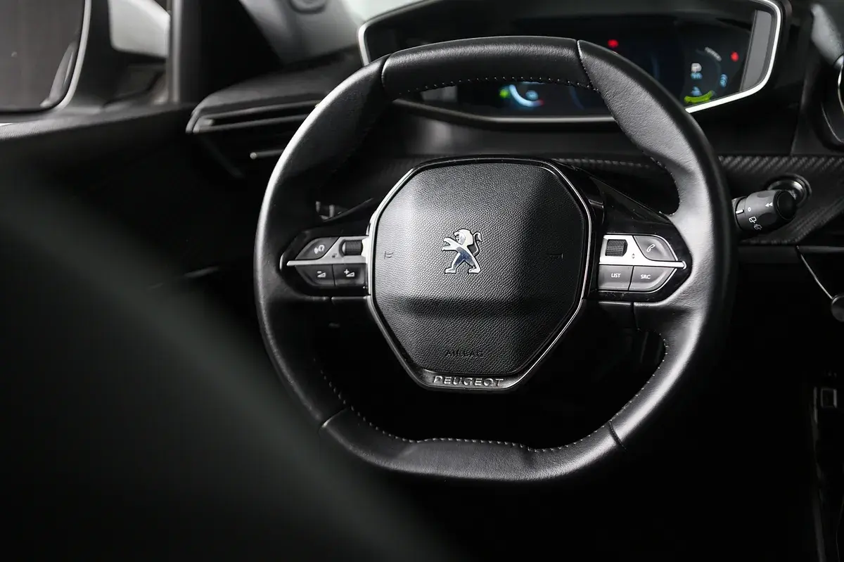 Peugeot e-2008 50 kWh Allure Pack 50