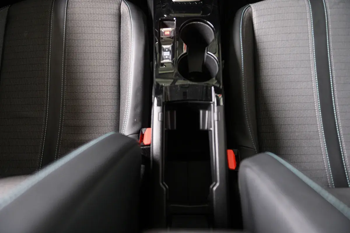 Peugeot e-2008 50 kWh Allure Pack 51