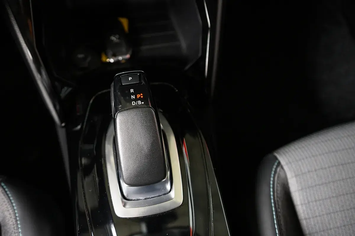 Peugeot e-2008 50 kWh Allure Pack 53