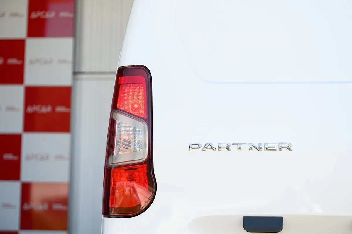 Peugeot Partner 1.5 BlueHDi Pro Longa 19