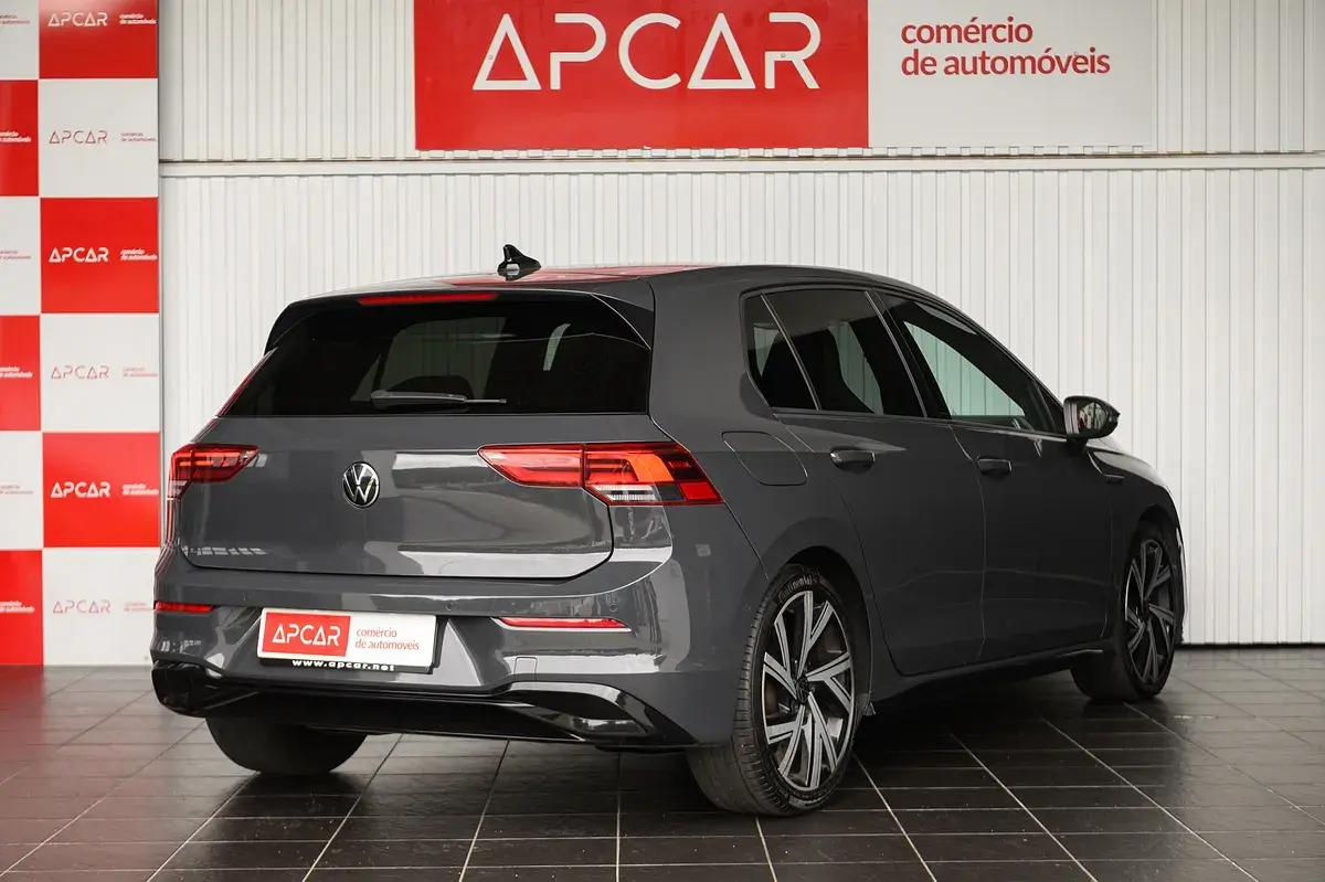 Volkswagen Golf 1.5 eTSI R-Line DSG 3