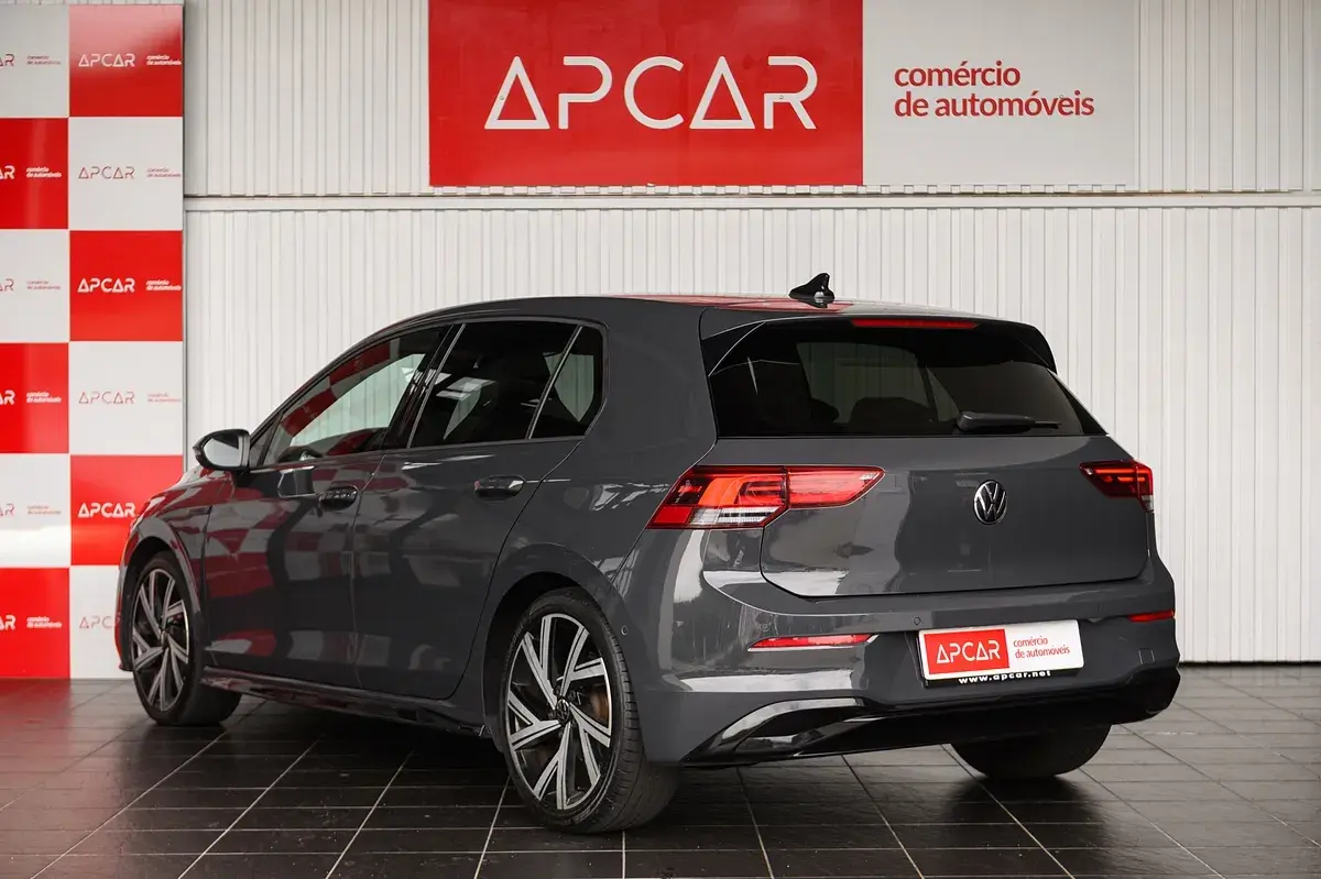 Volkswagen Golf 1.5 eTSI R-Line DSG 5