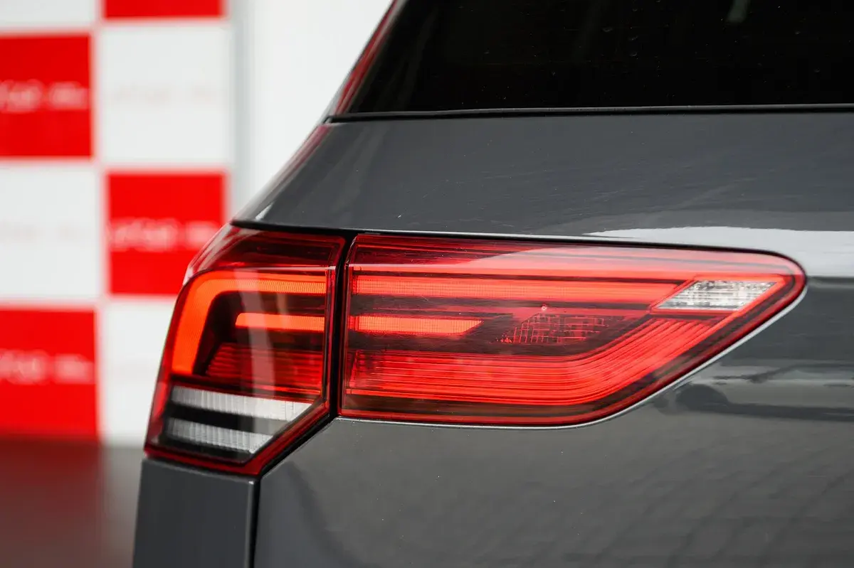 Volkswagen Golf 1.5 eTSI R-Line DSG 10