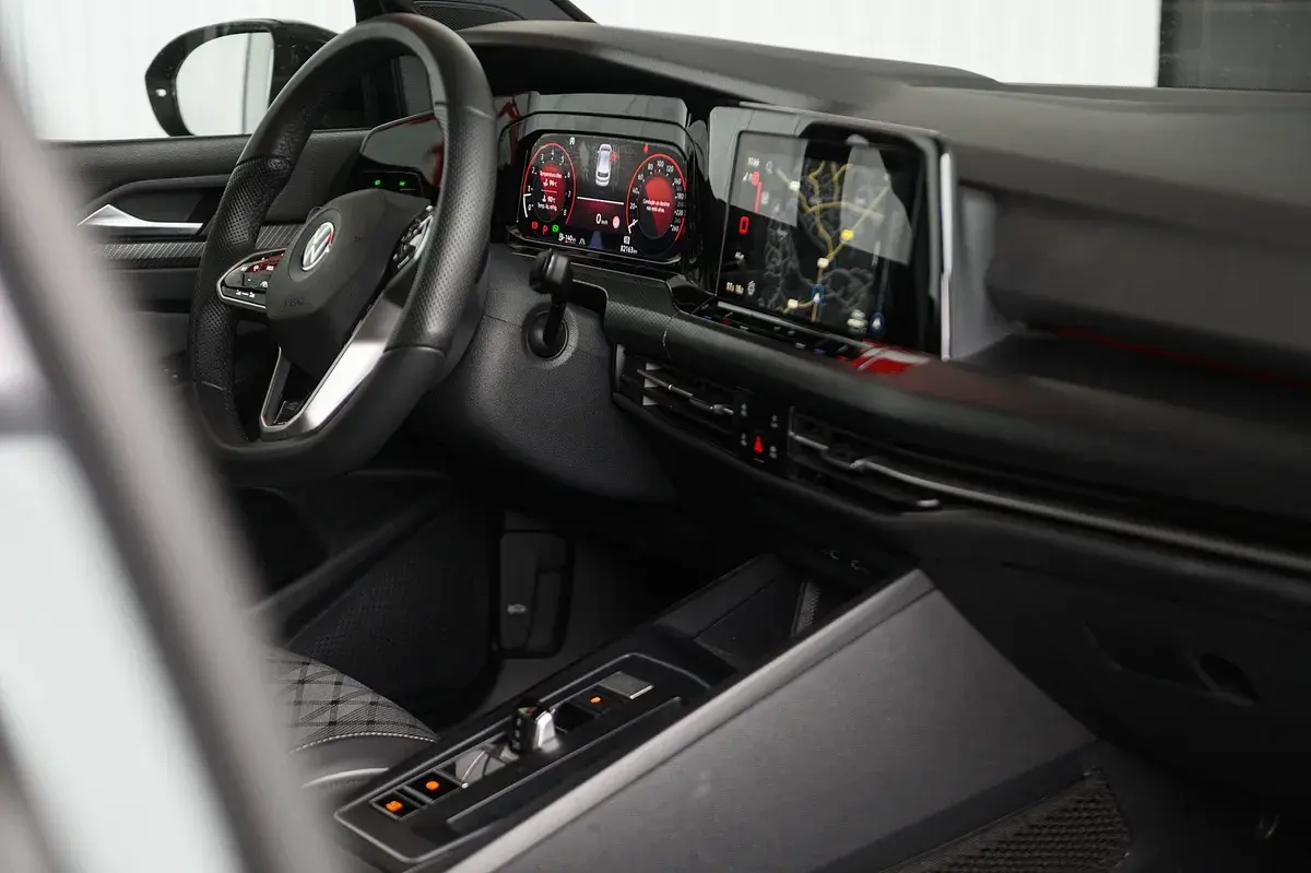 Volkswagen Golf 1.5 eTSI R-Line DSG 18