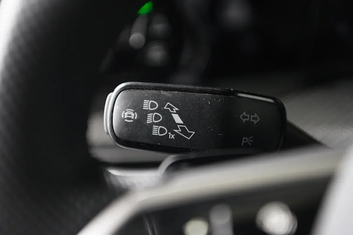 Volkswagen Golf 1.5 eTSI R-Line DSG 29