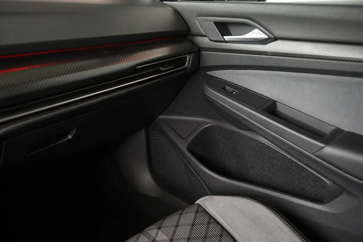 Volkswagen Golf 1.5 eTSI R-Line DSG 39