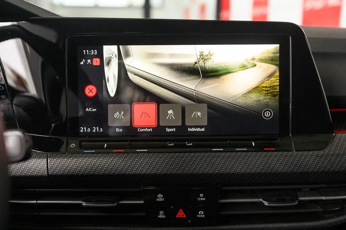 Volkswagen Golf 1.5 eTSI R-Line DSG 41