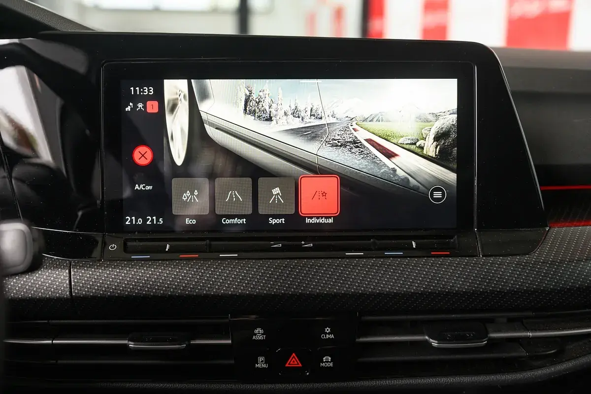 Volkswagen Golf 1.5 eTSI R-Line DSG 44