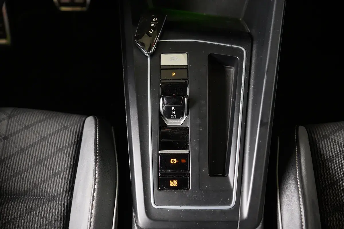 Volkswagen Golf 1.5 eTSI R-Line DSG 61