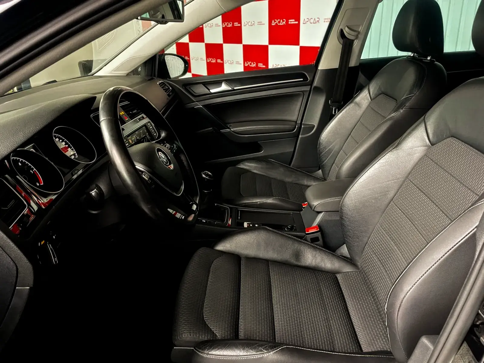 Volkswagen Golf Variant 1.6 TDi GPS Edition 26