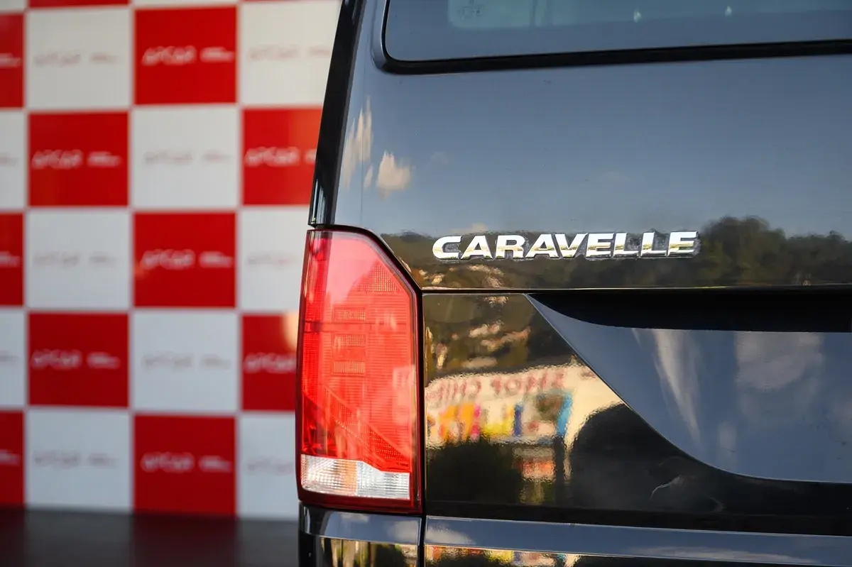 Volkswagen Caravelle 2.0 TDi CD Longa Extra AC 15