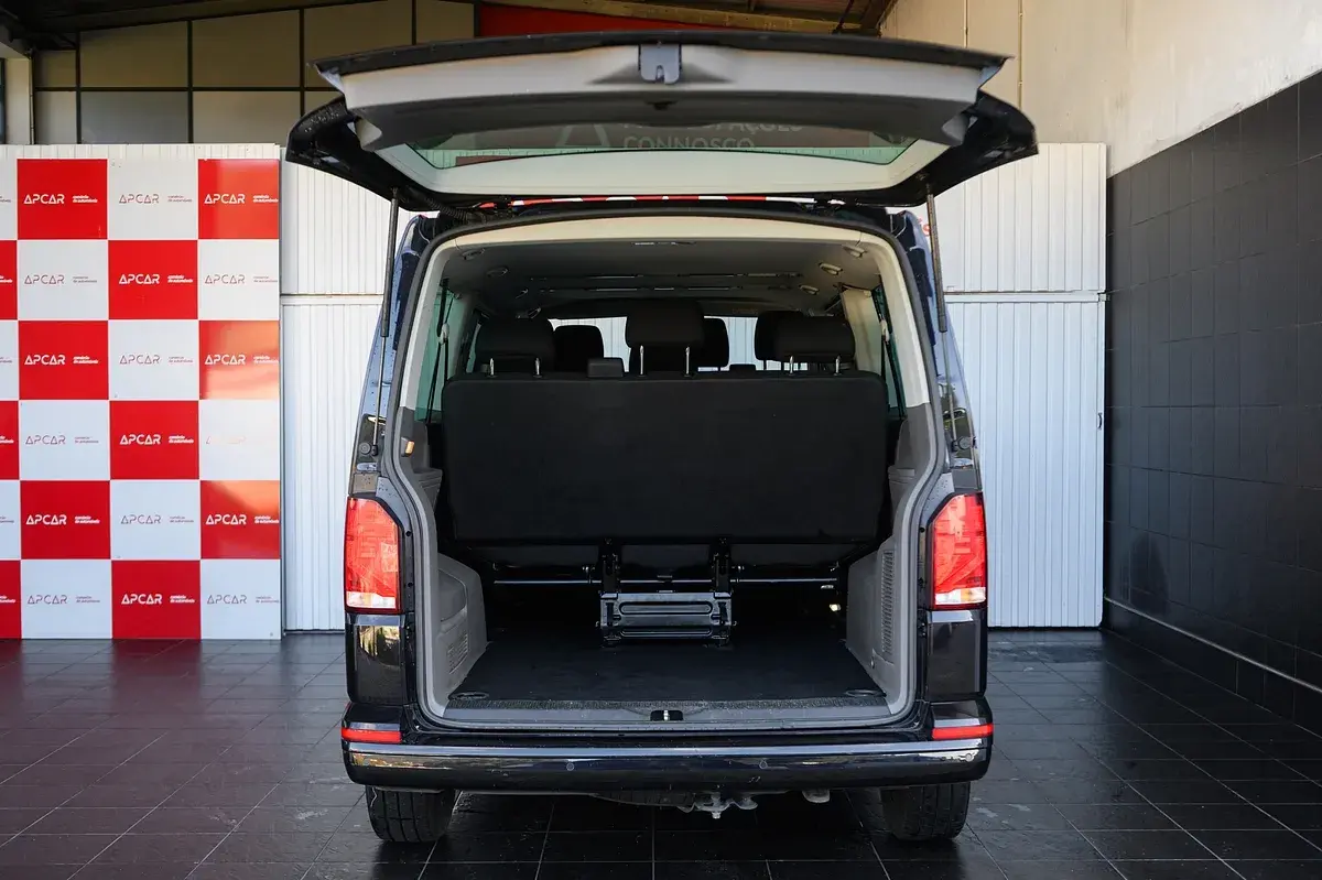 Volkswagen Caravelle 2.0 TDi CD Longa Extra AC 17