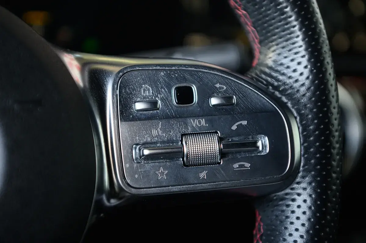 Mercedes-Benz A 180 d AMG Line Aut. 28