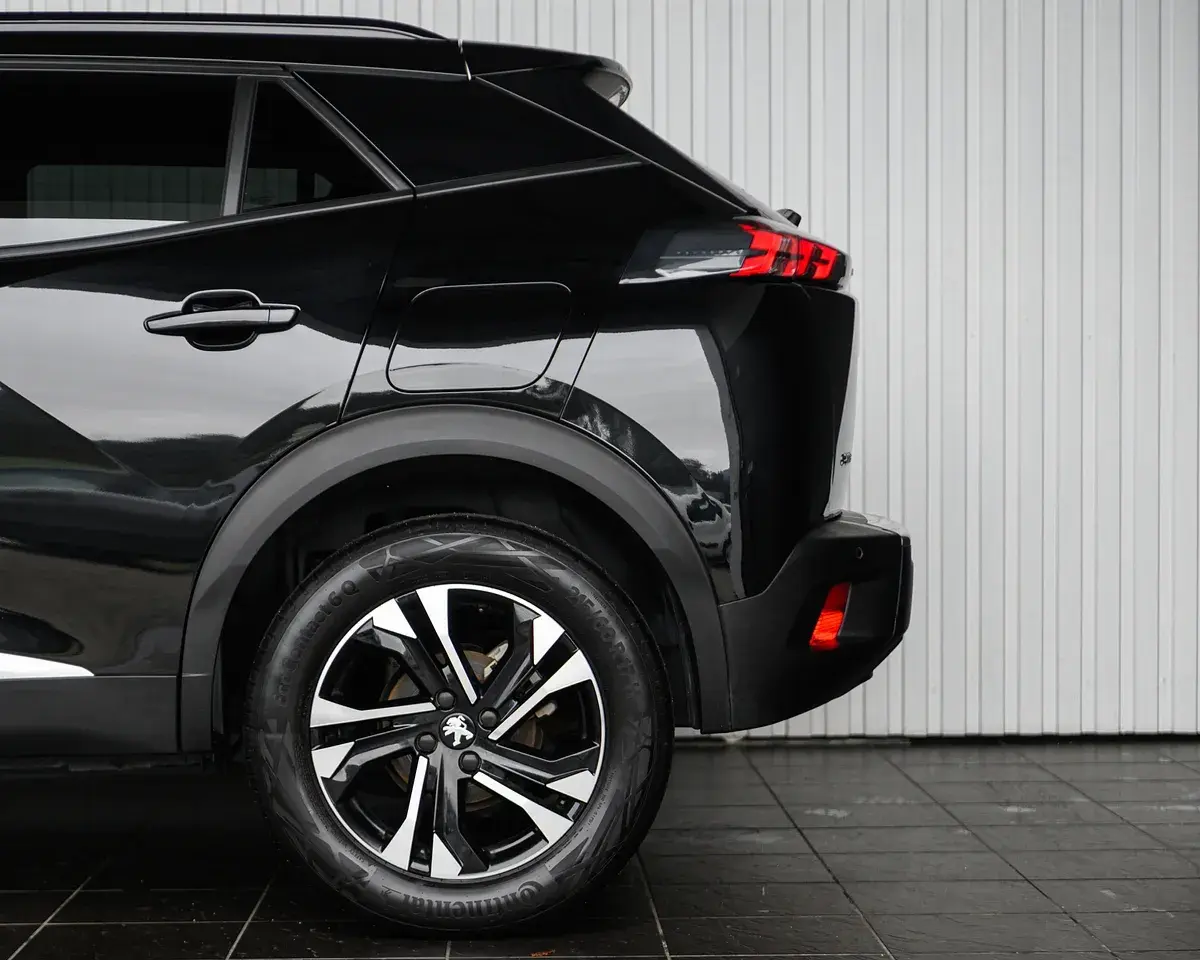 Peugeot 2008 1.2 PureTech Allure Pack 12